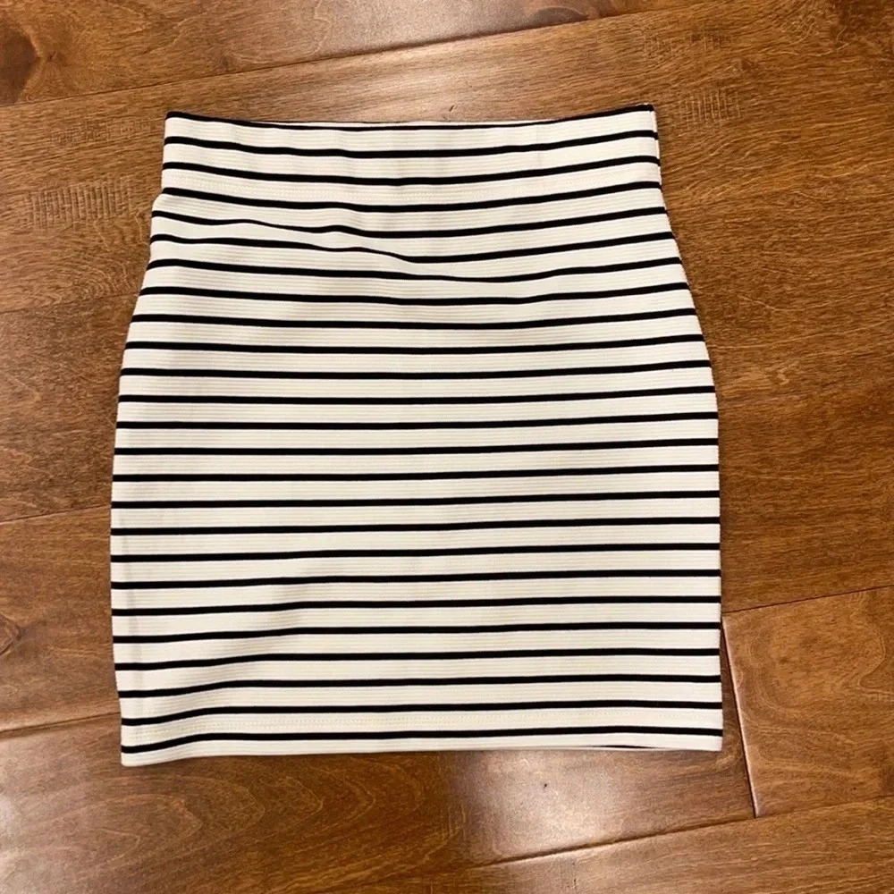 Women’s‎ Forever 21 Stretchy Skirt Small